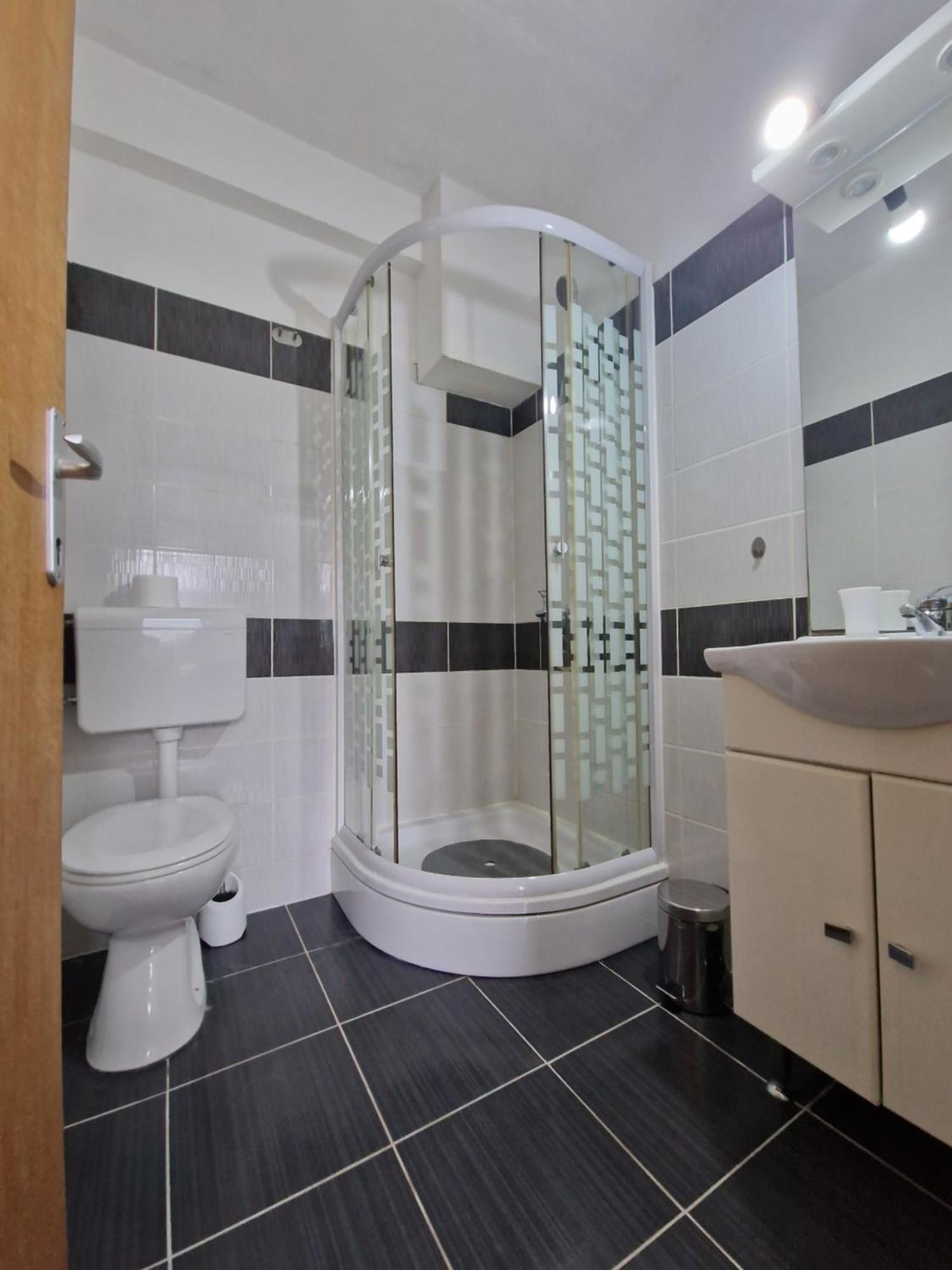 Ensuite Stay Rooms Split Exterior photo